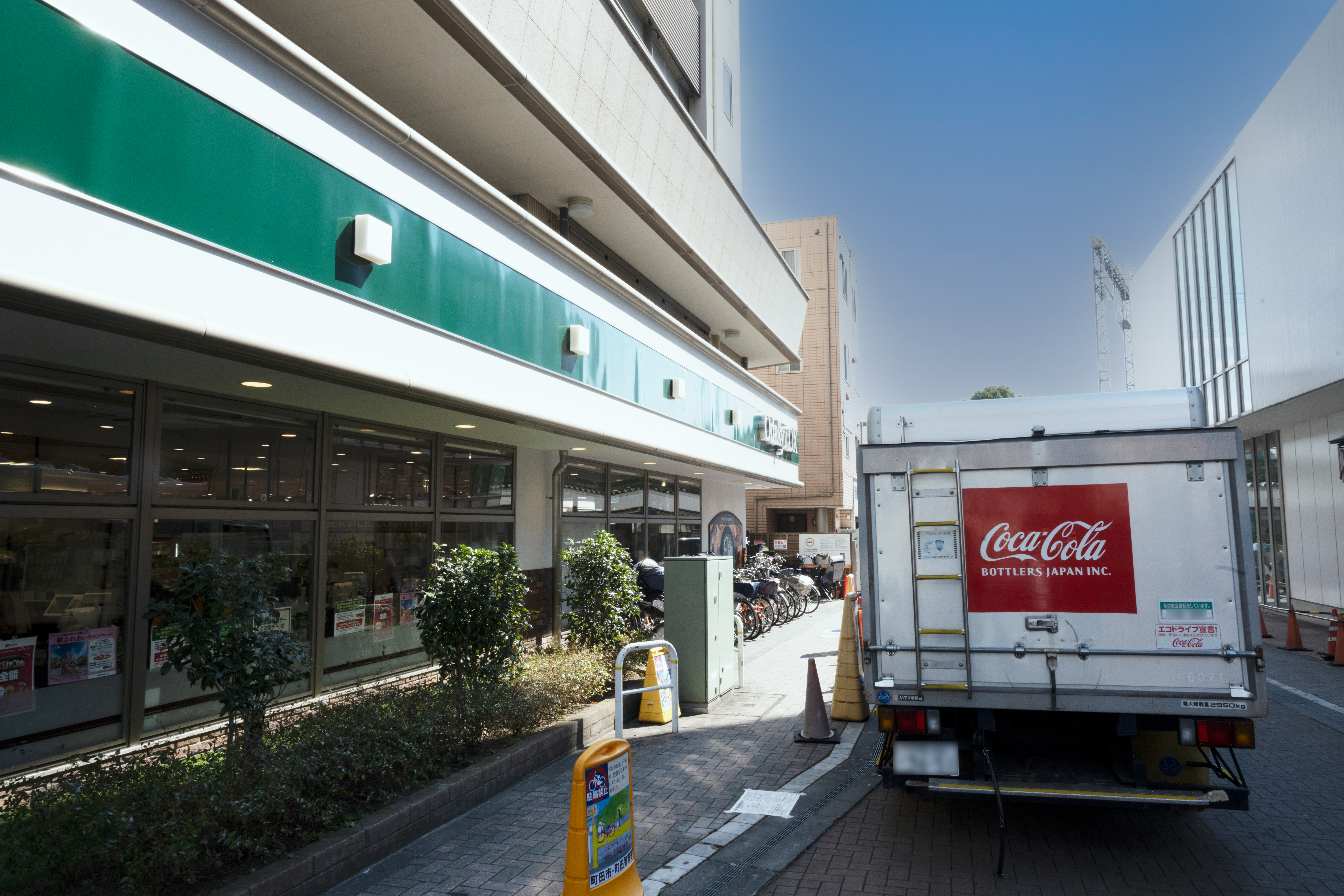 鶴川駅前OdakyuOX1"
