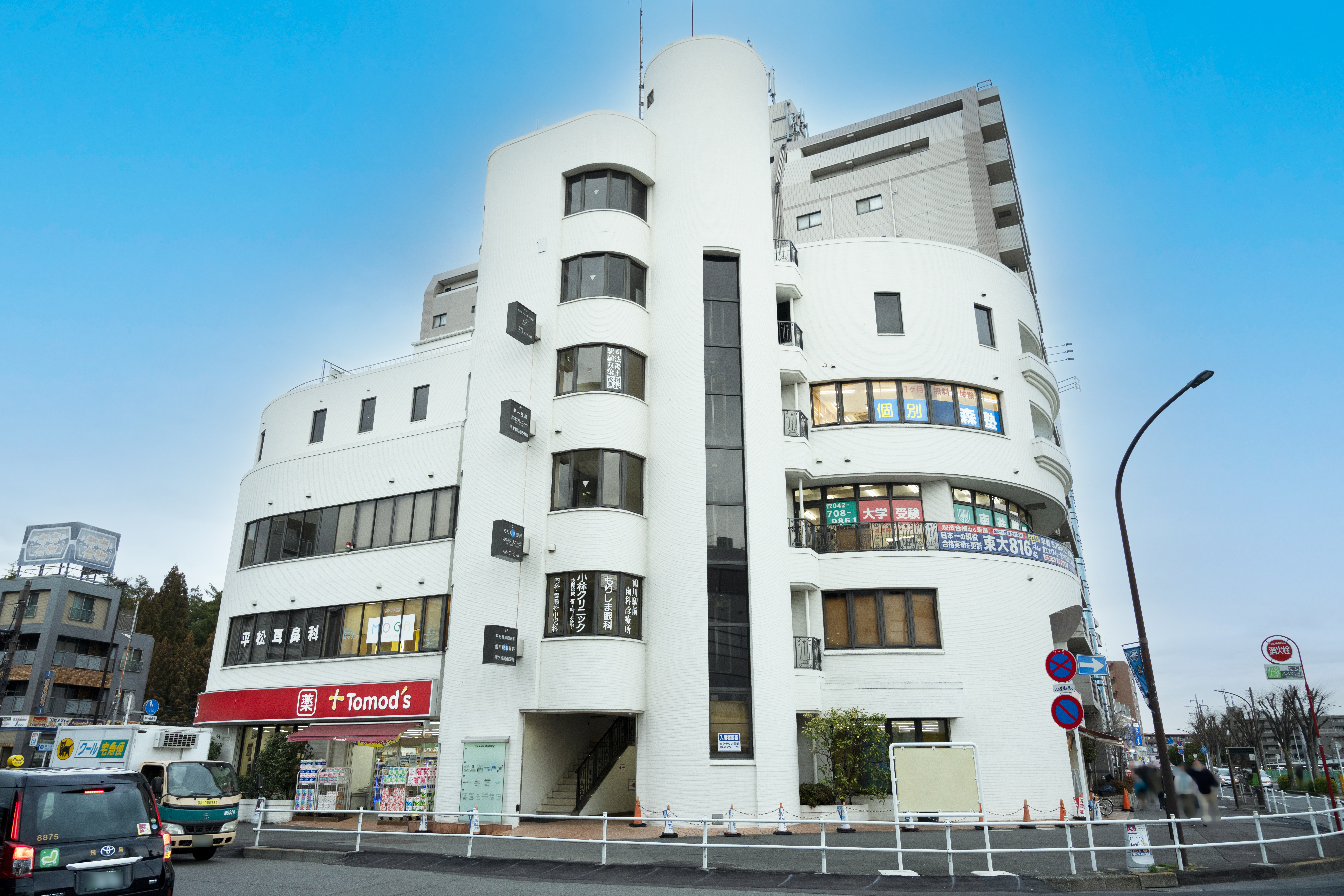 鶴川駅広場3"